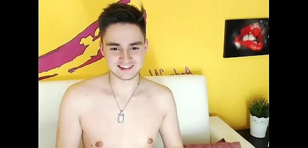  Anh trai handsome body hơi mỡ khoe cu trên chaturbate nè